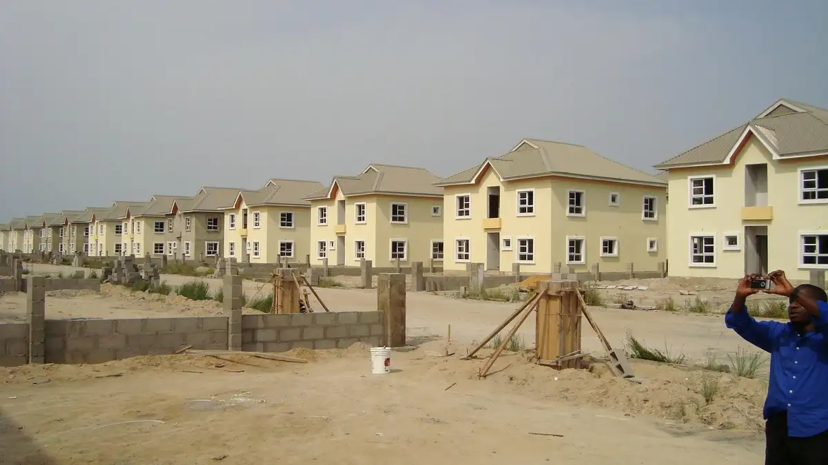 Houses for Sale and For Rent in Agungi