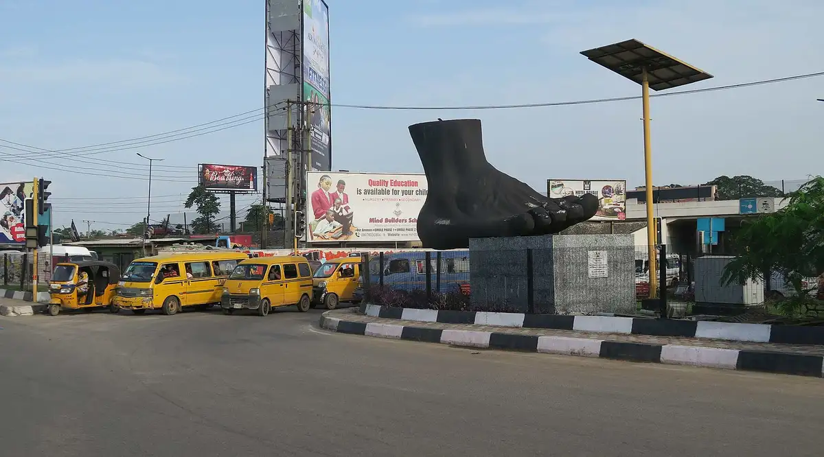 Ojodu Berger; Location, Area Guide, Leisure and Shopping, Apartments and Properties